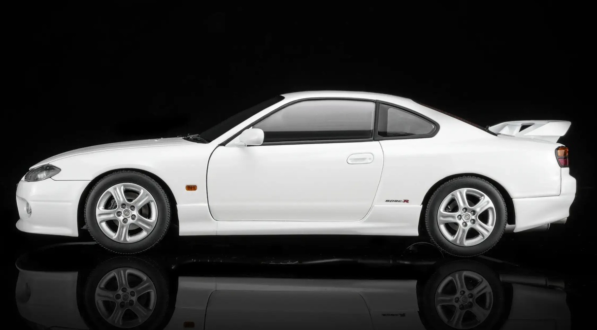 Nissan Silvia S15 Coupe Spec-R Aero 1999 pearl white 1:18 Motorhelix