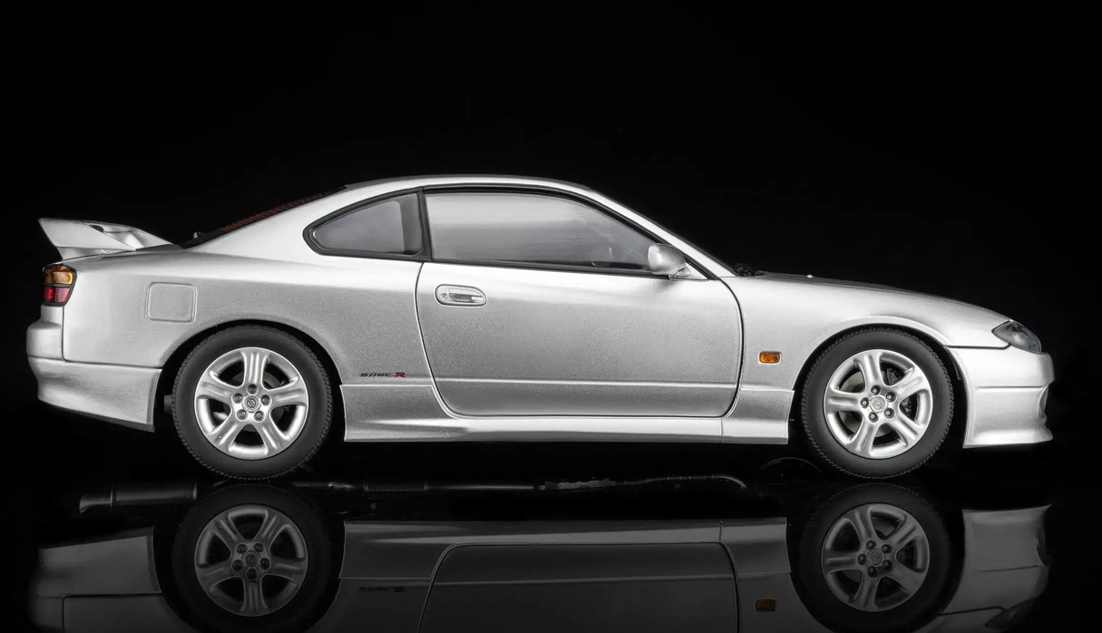 Nissan Silvia S15 Coupe Spec-R Aero 1999 sparkling silver 1:18 Motorhelix
