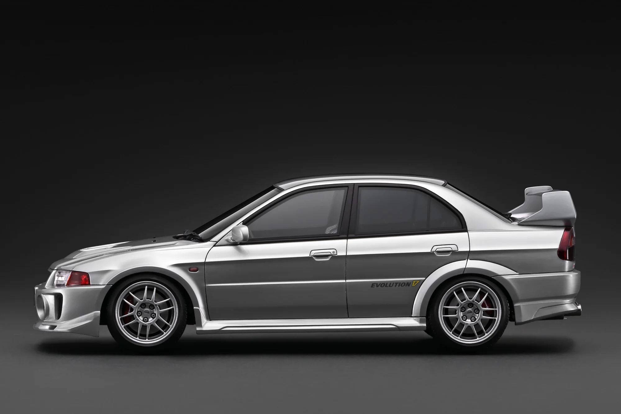 Mitsubishi Lancer Evolution V CP9A silver 1:18 Ignition Model