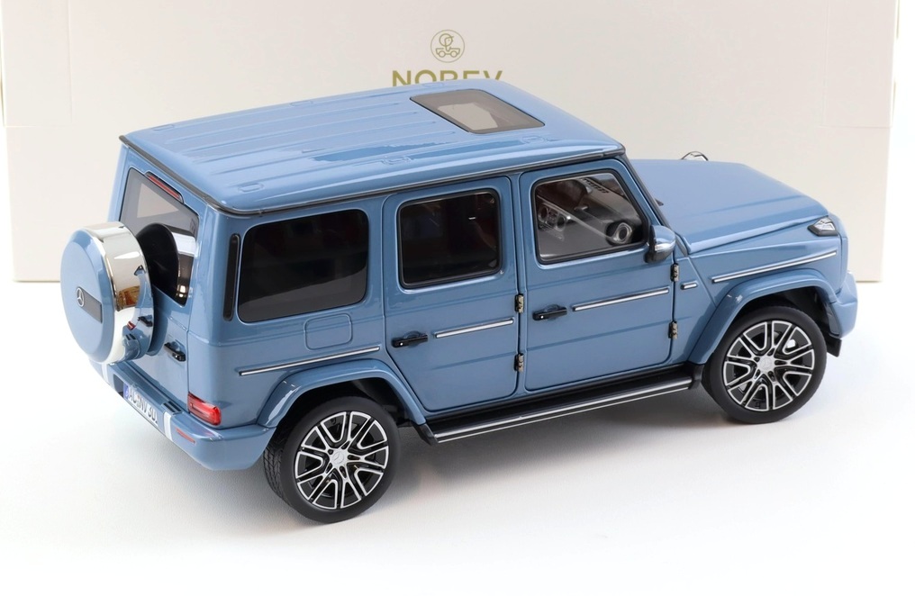 Mercedes-Benz G 2024 vintage blue 1:18 Norev