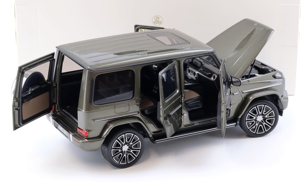 Mercedes-Benz G 2024 iridium grey 1:18 Norev