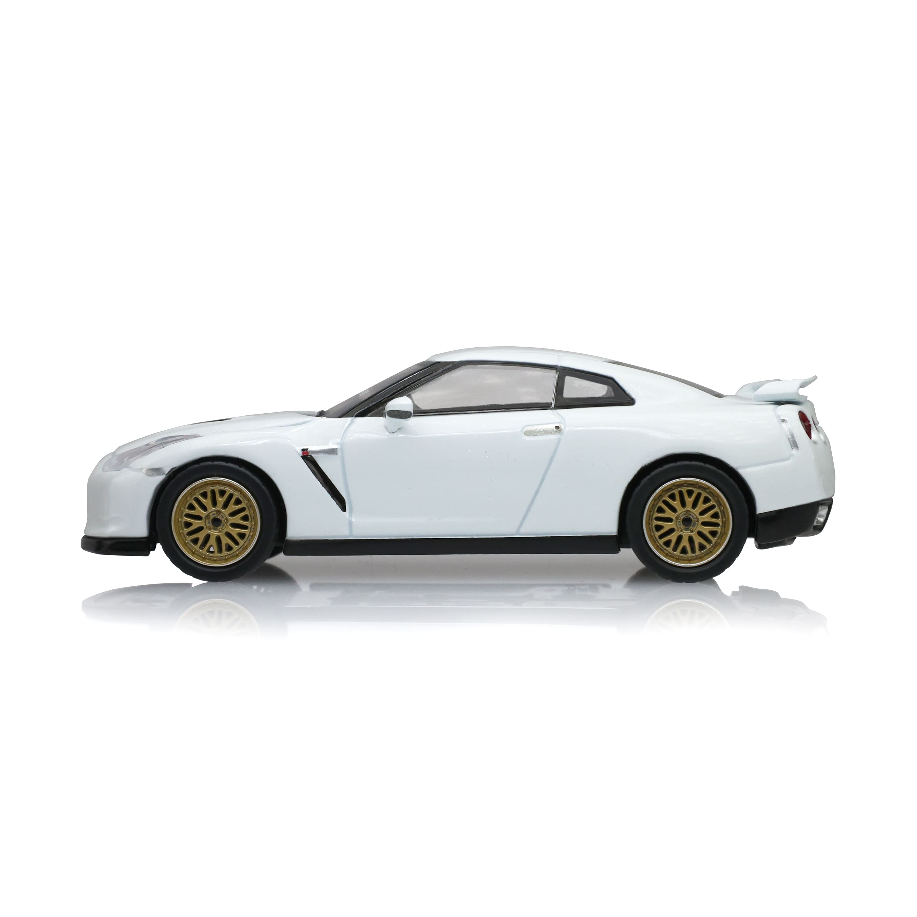 Nissan GTR R35 2007 With Custom Wheels *Tokyo Torque Series 10* pearl white 1:64 Greenlight