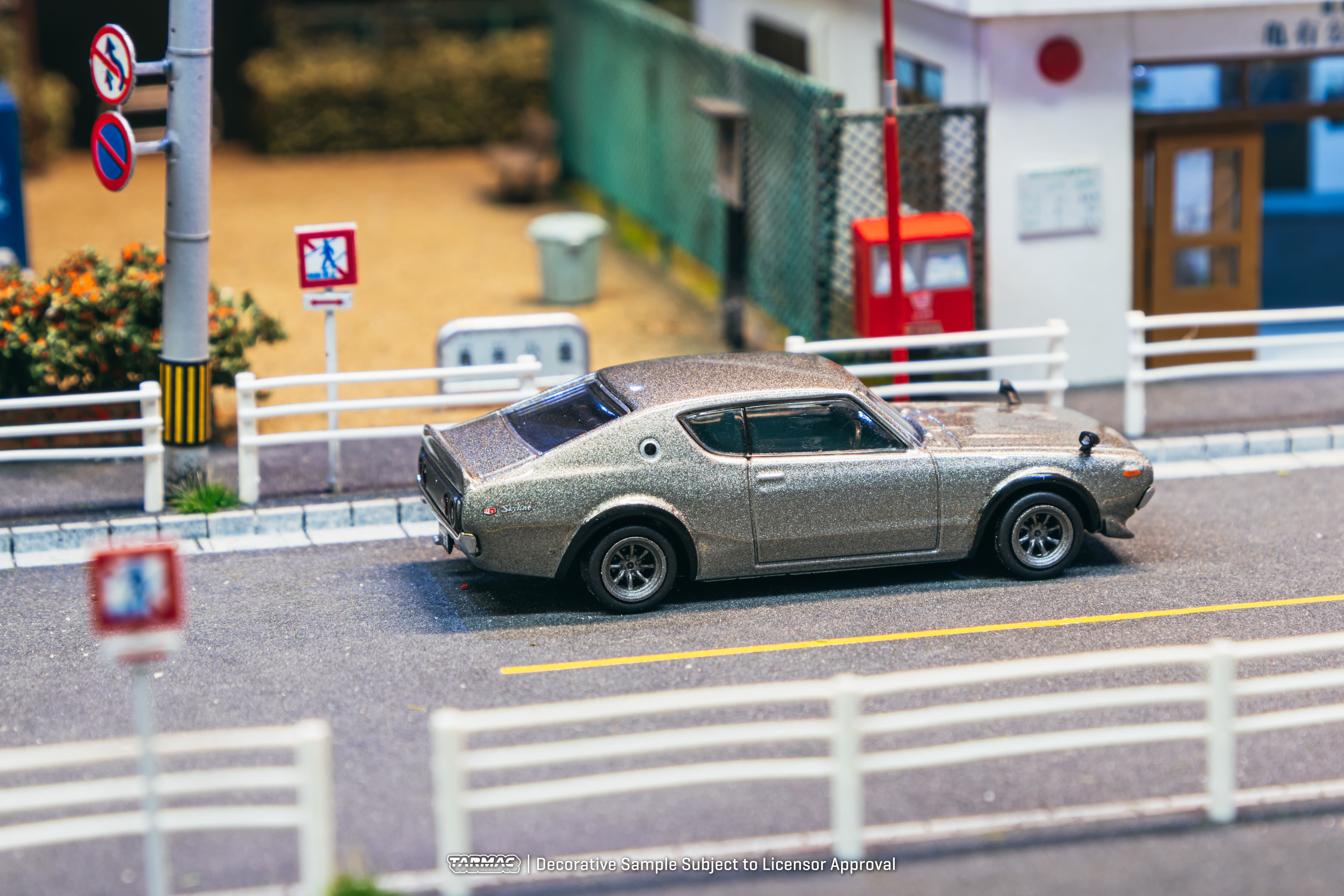 Nissan Skyline 2000GT-R (KPGC1100) 1969 silver 1:64 Tarmac