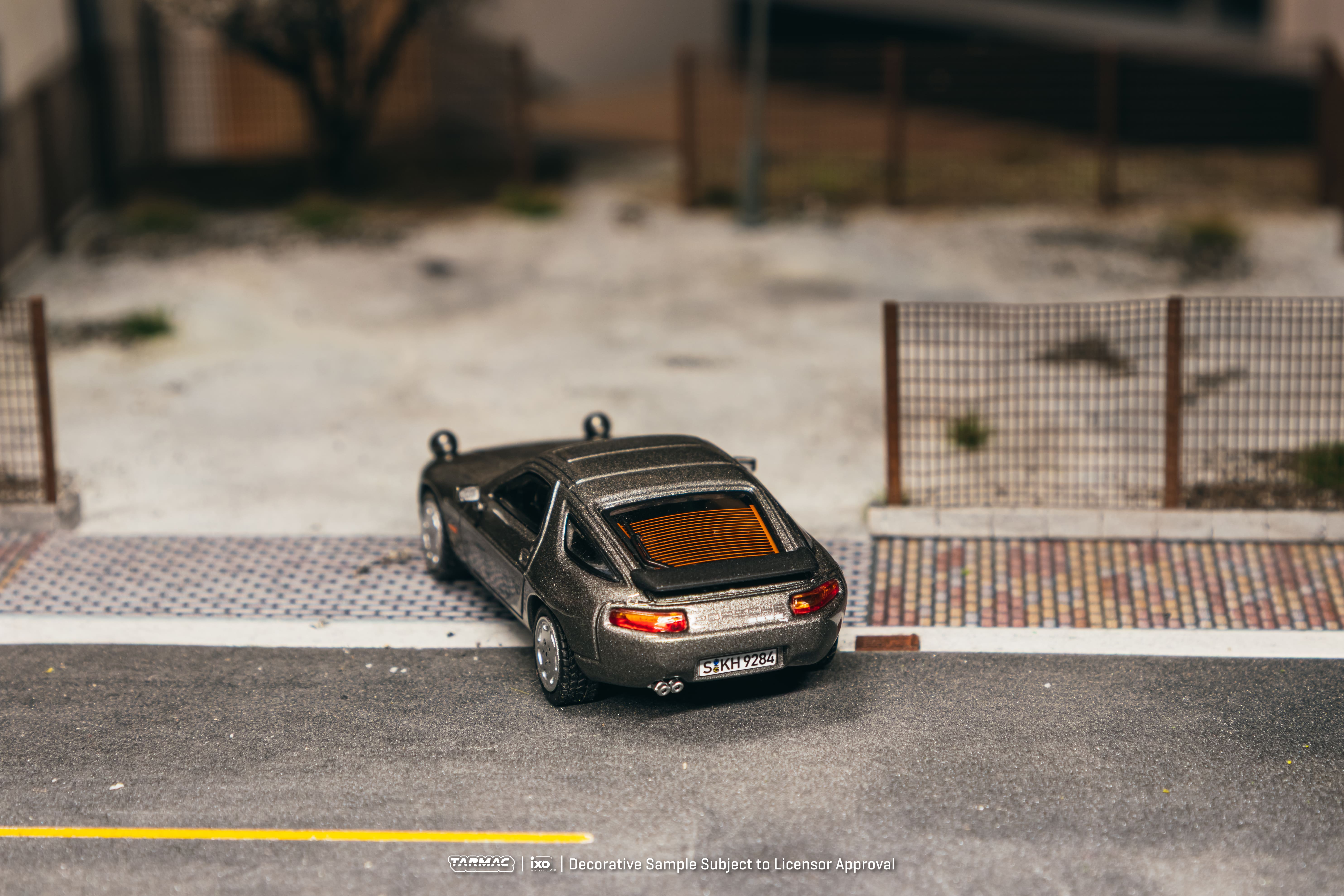Porsche 928 S4 1992 grey metallic 1:64 Tarmac
