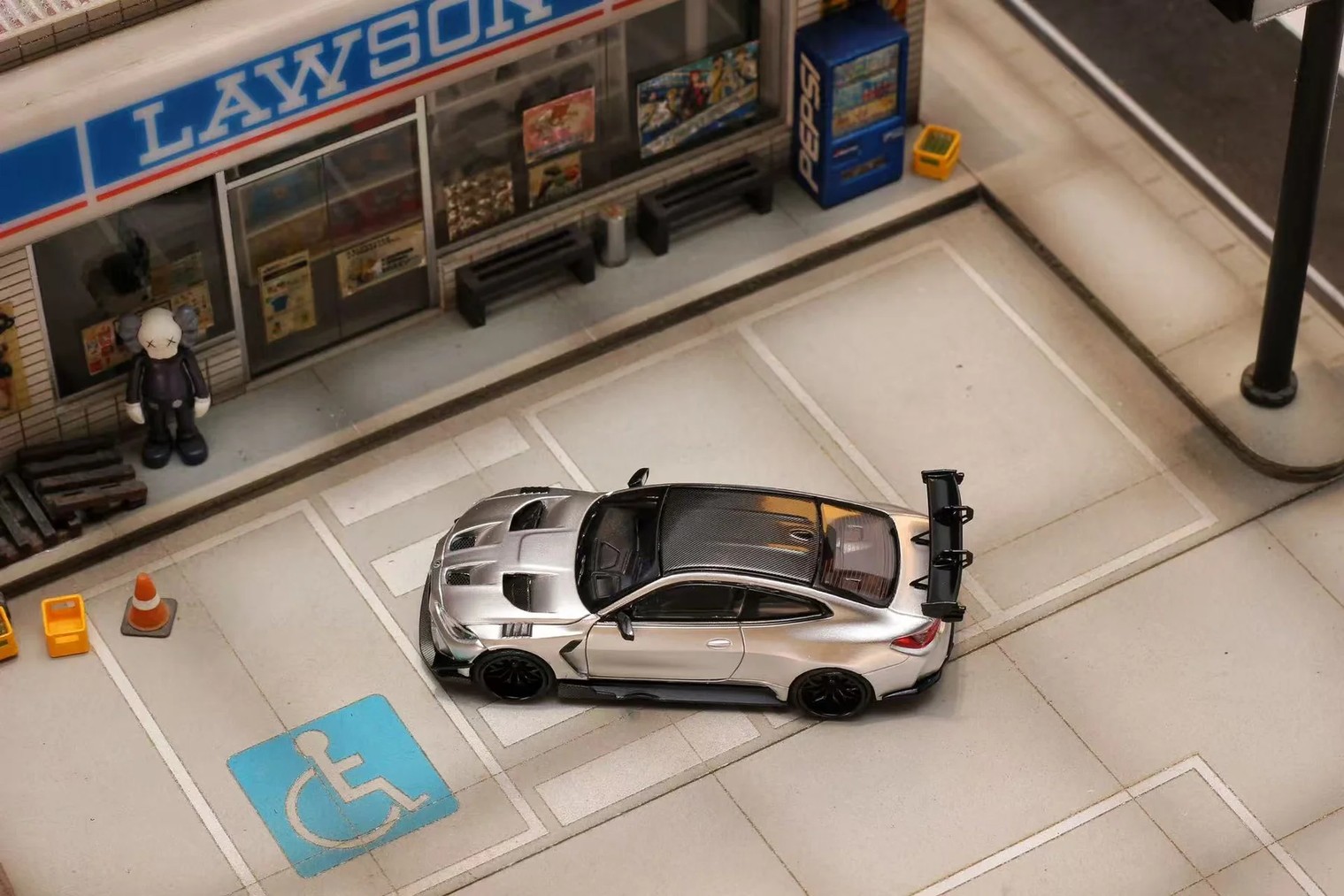 BMW M4 G82 silver 1:64 Street Weapon