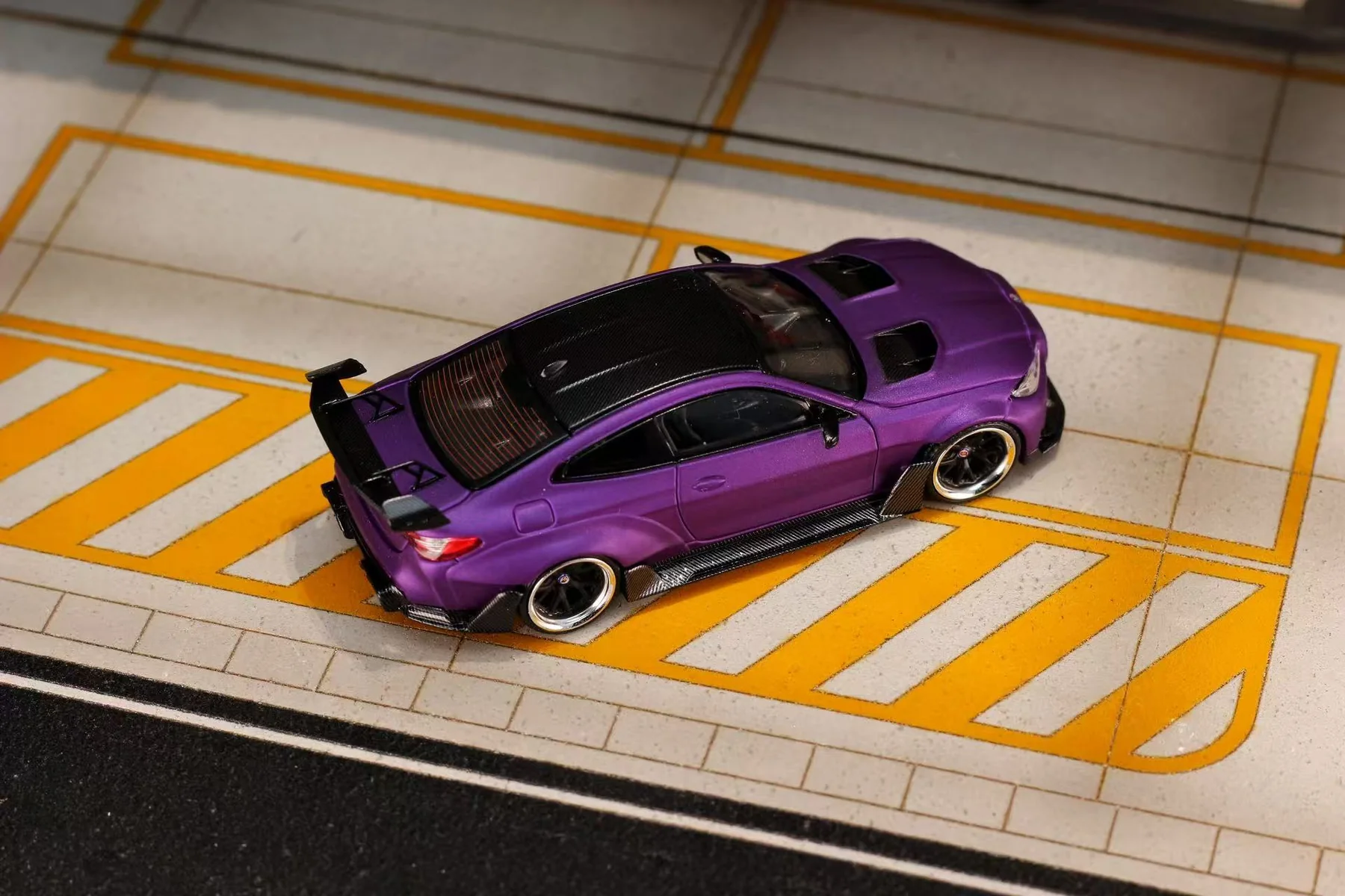 BMW M4 G82 matte purple 1:64 Street Weapon