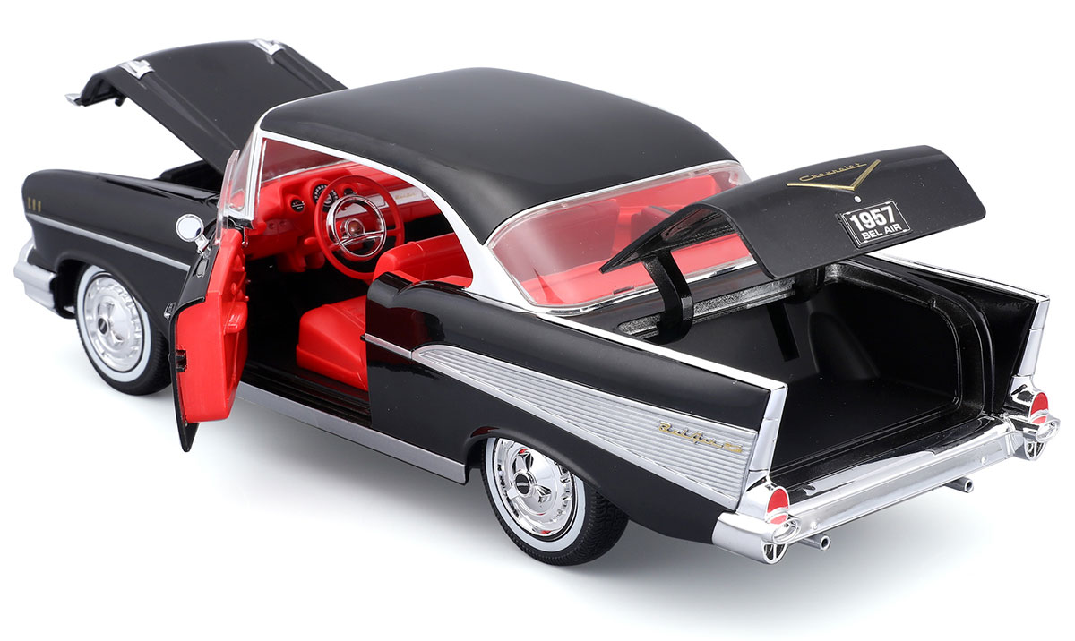 Chevrolet Bel Air Coupe 1957 black 1:18 Maisto