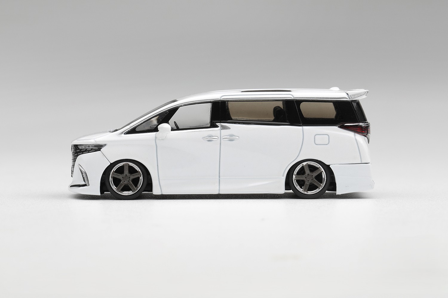 Toyota Alphard 40 Kuhl 2025 white 1:64 Mini GT