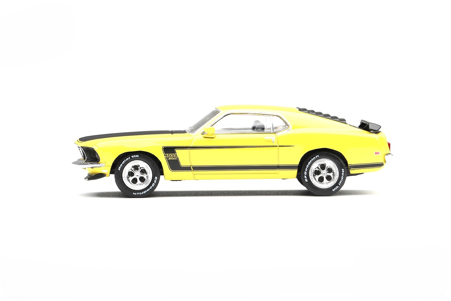Ford Mustang Boss 302 1969 bright yellow 1:64 Mini GT
