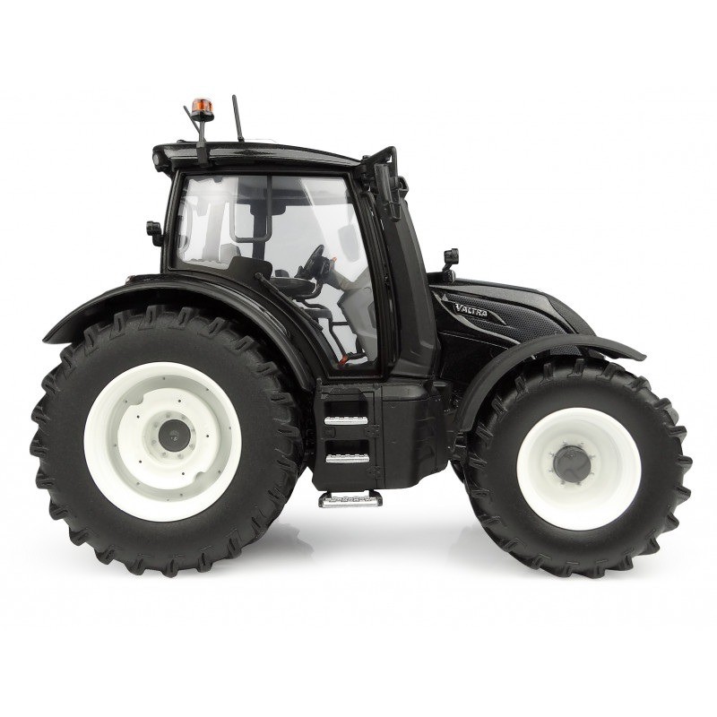 Valtra N175 Tractor 2022 black 1:32 Universal Hobbies