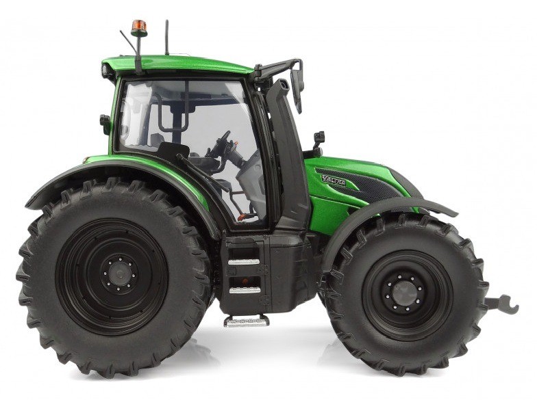 Valtra N175 Tractor 2022 green metallic/black 1:32 Universal Hobbies