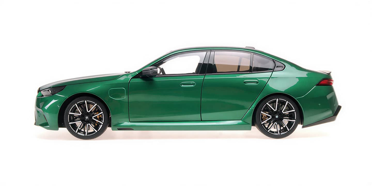BMW M5 2024 green metallic 1:18 Minichamps