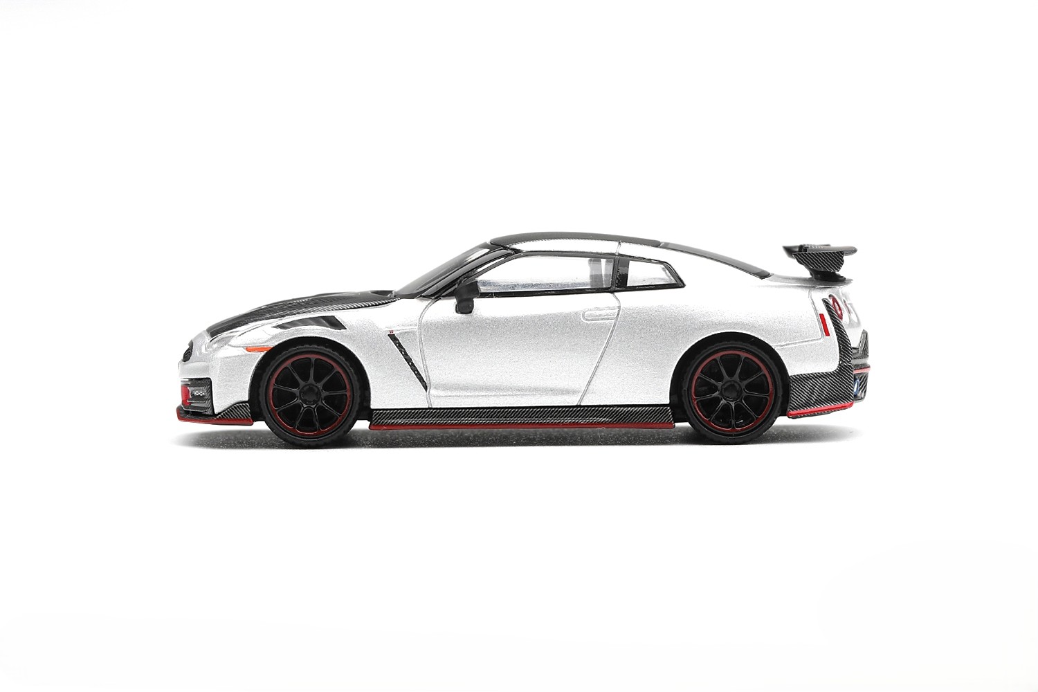 Nissan GT-R R35 Nismo 2024 silver metallic 1:64 Mini GT