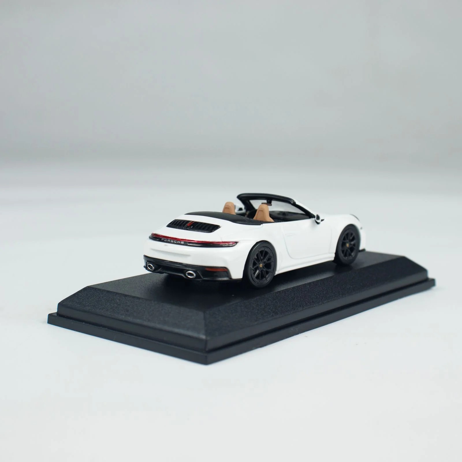 Porsche 911 (992.2) Carrera Cabriolet 2025 white 1:64 Minichamps