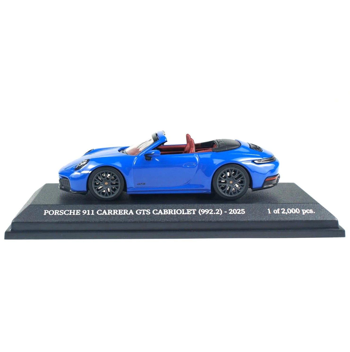 Porsche 911 (992.2) Carrera GTS Cabriolet 2025 blue 1:64 Minichamps