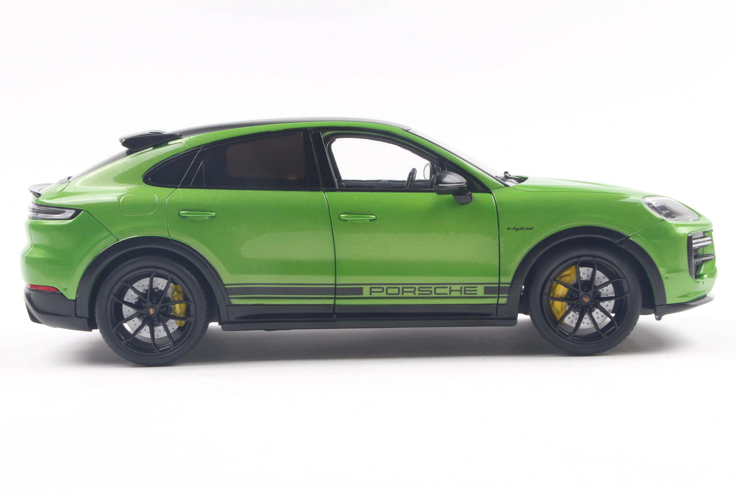 Porsche Cayenne Turbo GT Coupe 2024 green 1:18 Solido