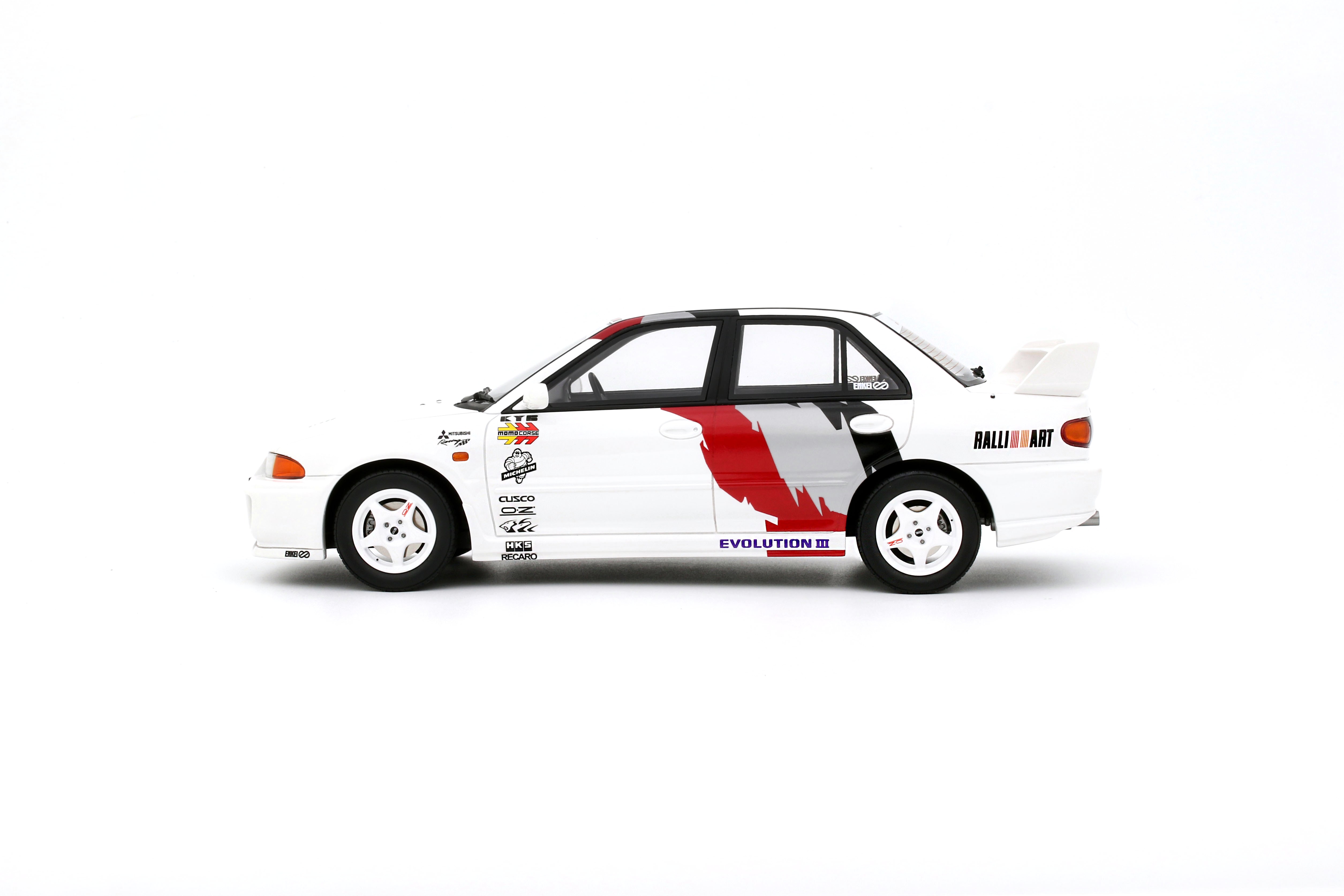 Mitsubishi Lancer Evolution III 1995 scotia white W83 1:18 OttOmobile