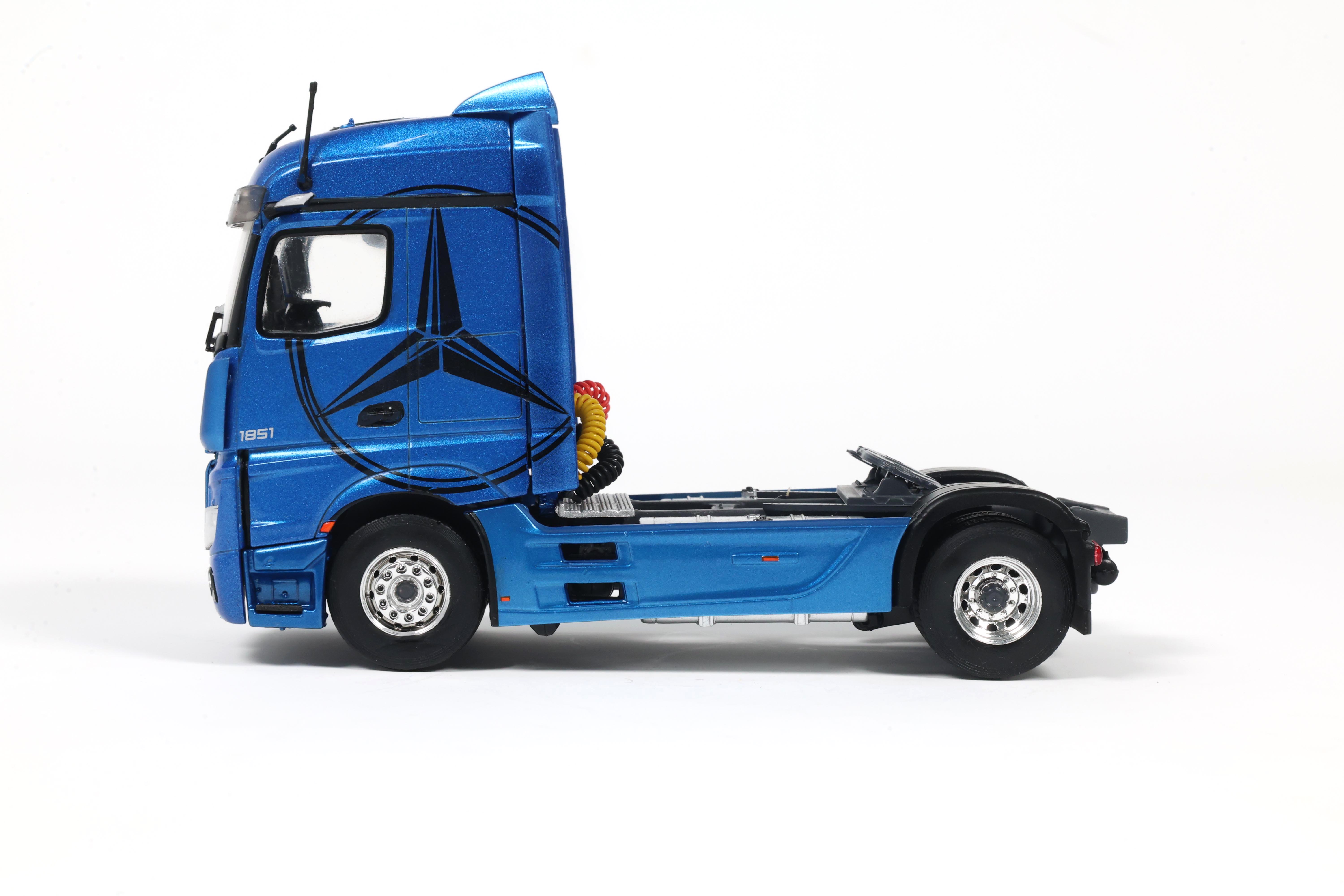 Mercedes-Benz Actros L 2024 blue 1:43 Solido
