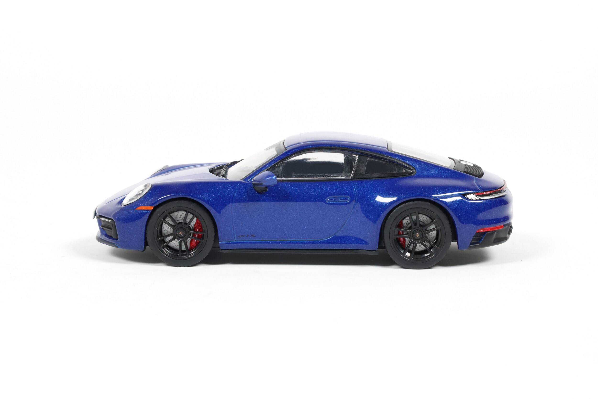 Porsche Carrera 4 GTS 992 blue 1:43 Solido
