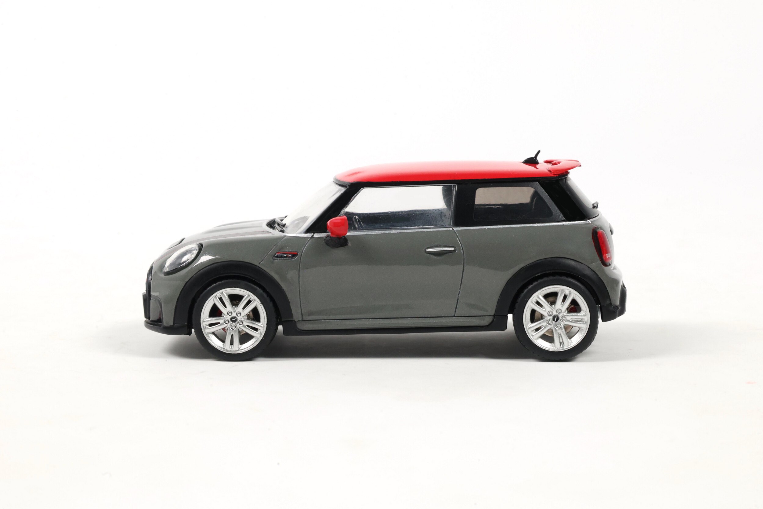 Mini Cooper John Cooper Works 2023 Moonwalk grey 1:43 Solido