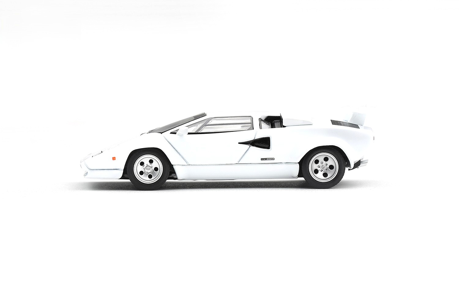 Lamborghini Countach LP500S 1982 bianco 1:64 Mini GT