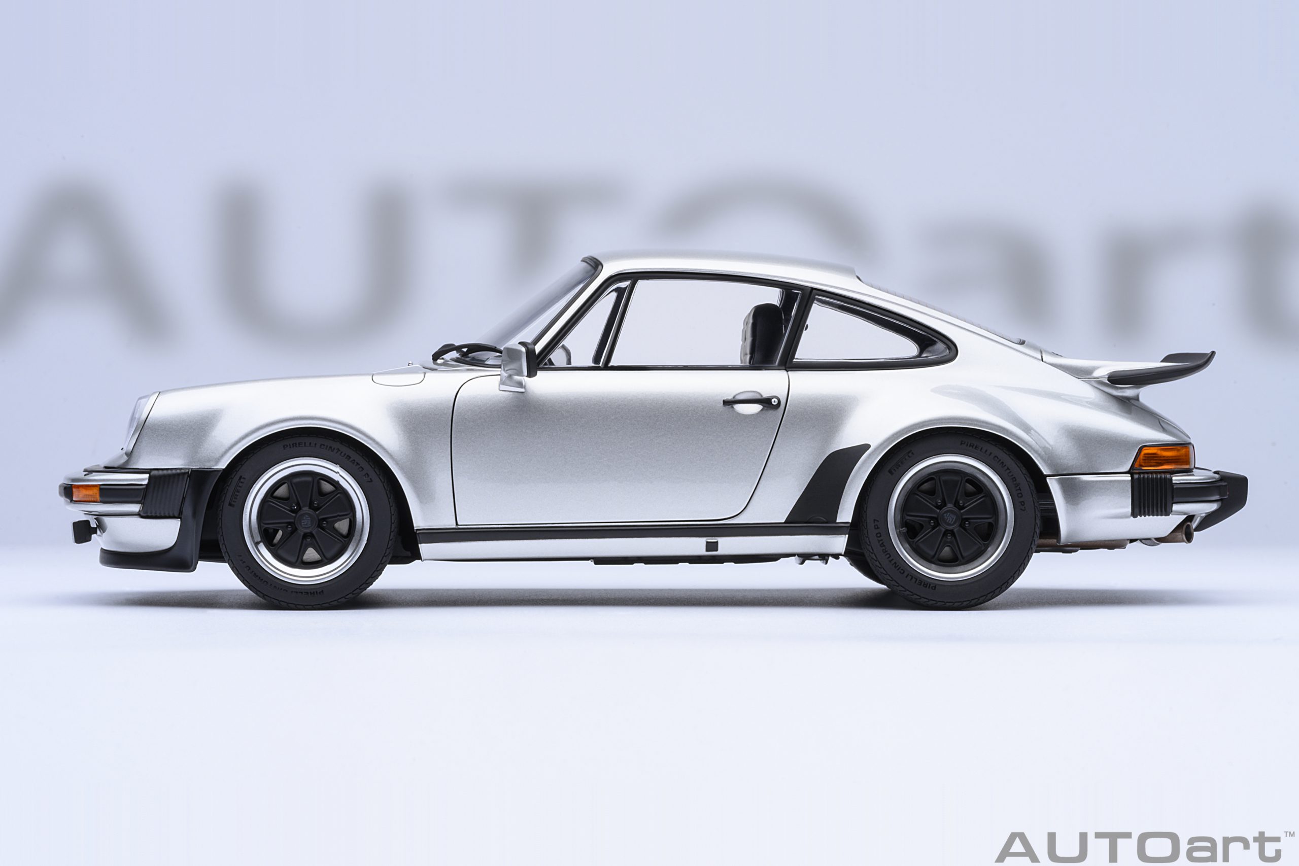 Porsche 911 930 Turbo 3.0 silver 1:18 AUTOart