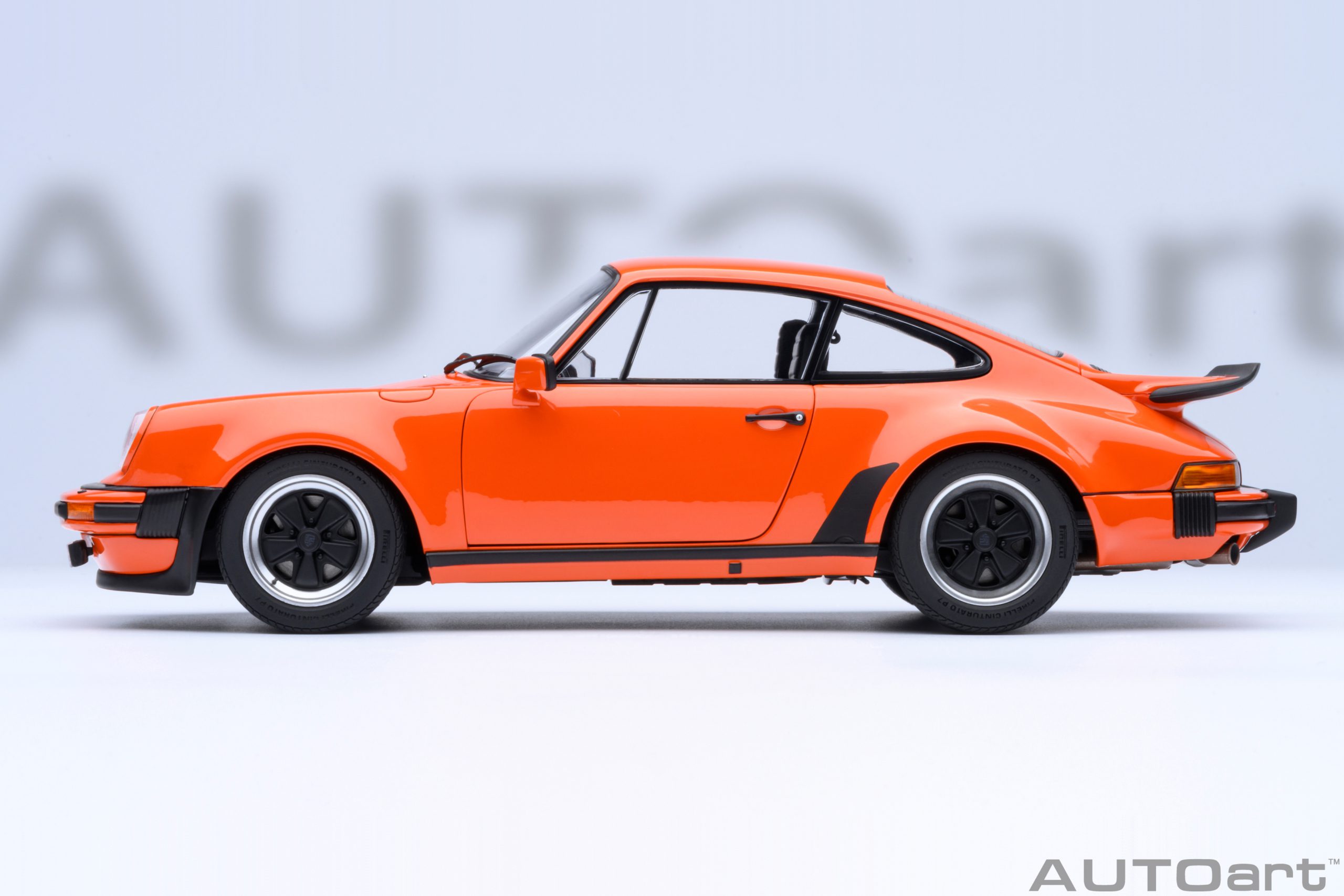 Porsche 911 930 Turbo 3.0 continental orange 1:18 AUTOart