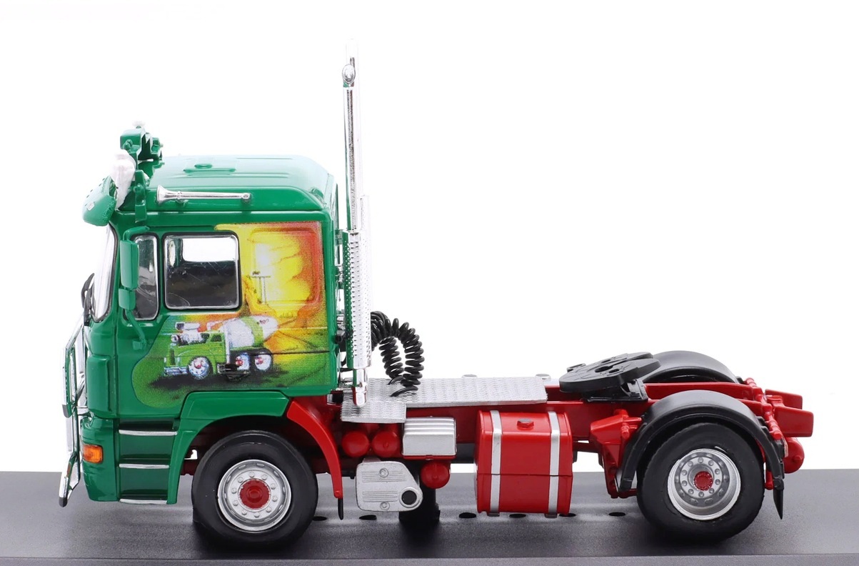 Man F2000 (low cab) Truck 2000 green/decor 1:43 Hachette