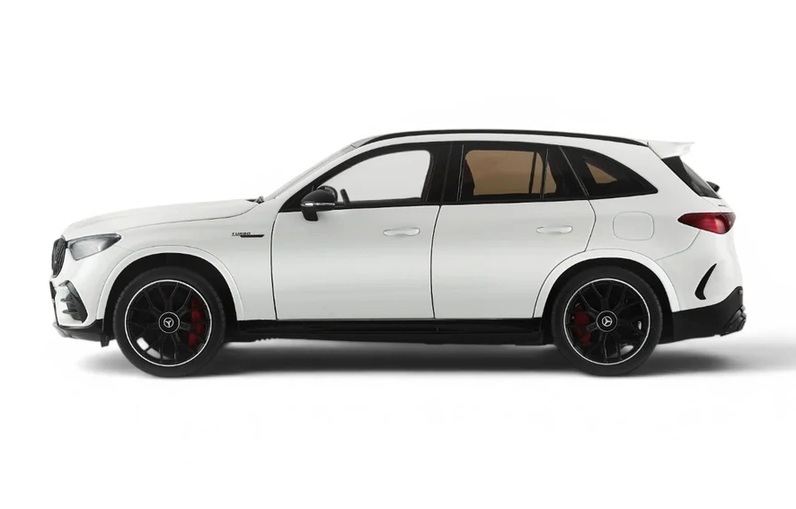 Mercedes-AMG GLC 63 opalith white 1:18 NZG