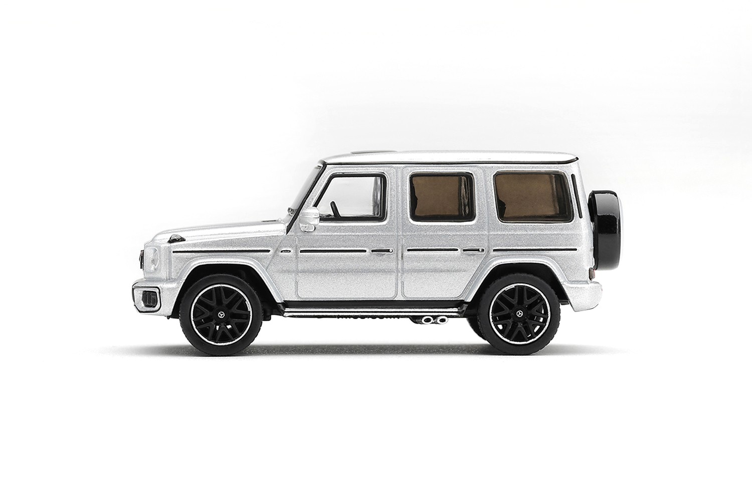 Mercedes-Benz G63 2022 silver metallic 1:64 Mini GT