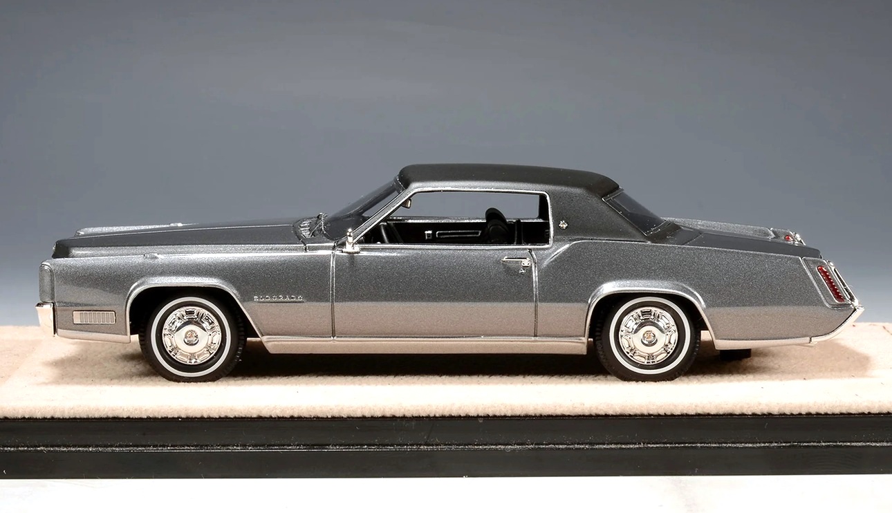 Cadillac Fleetwood Eldorado 1967 summit grey metallic/black 1:43 Stamp Models