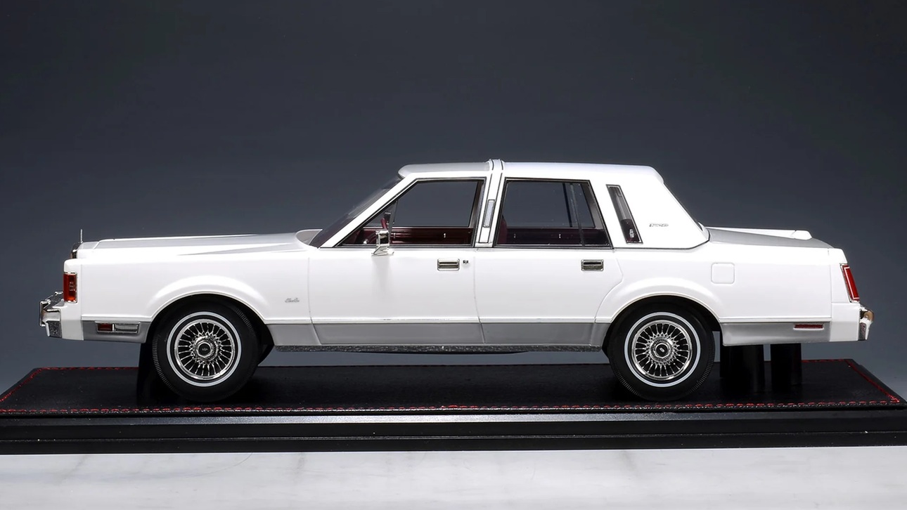 Lincoln Town Car 1989 artic white 1:18 GLM Models