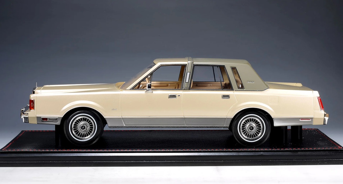 Lincoln Town Car 1989 sandstone metallic 1:18 GLM Models
