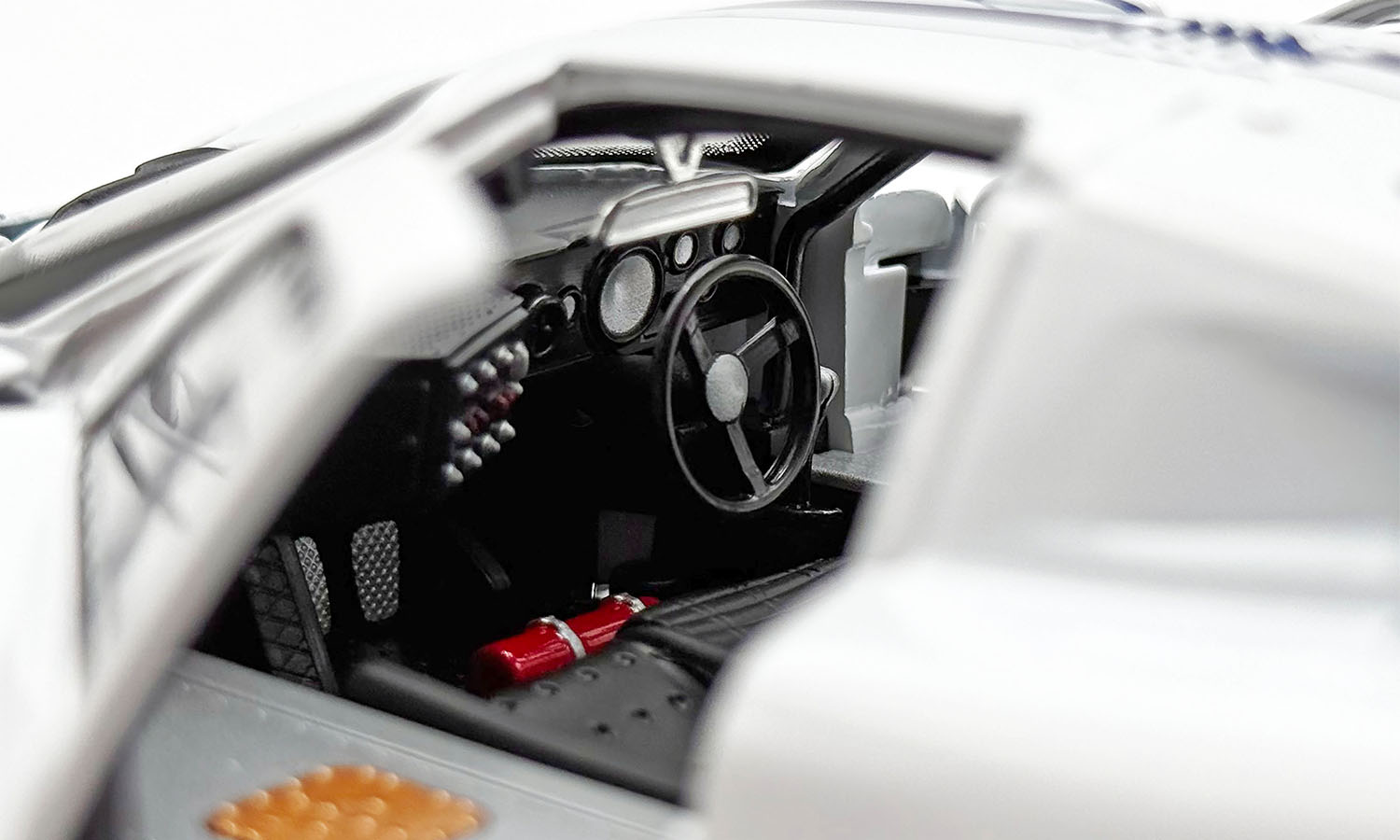 Ford GT40 MK MIV #9 J9 1967 Wimbledon white 1:18 Acme Diecast