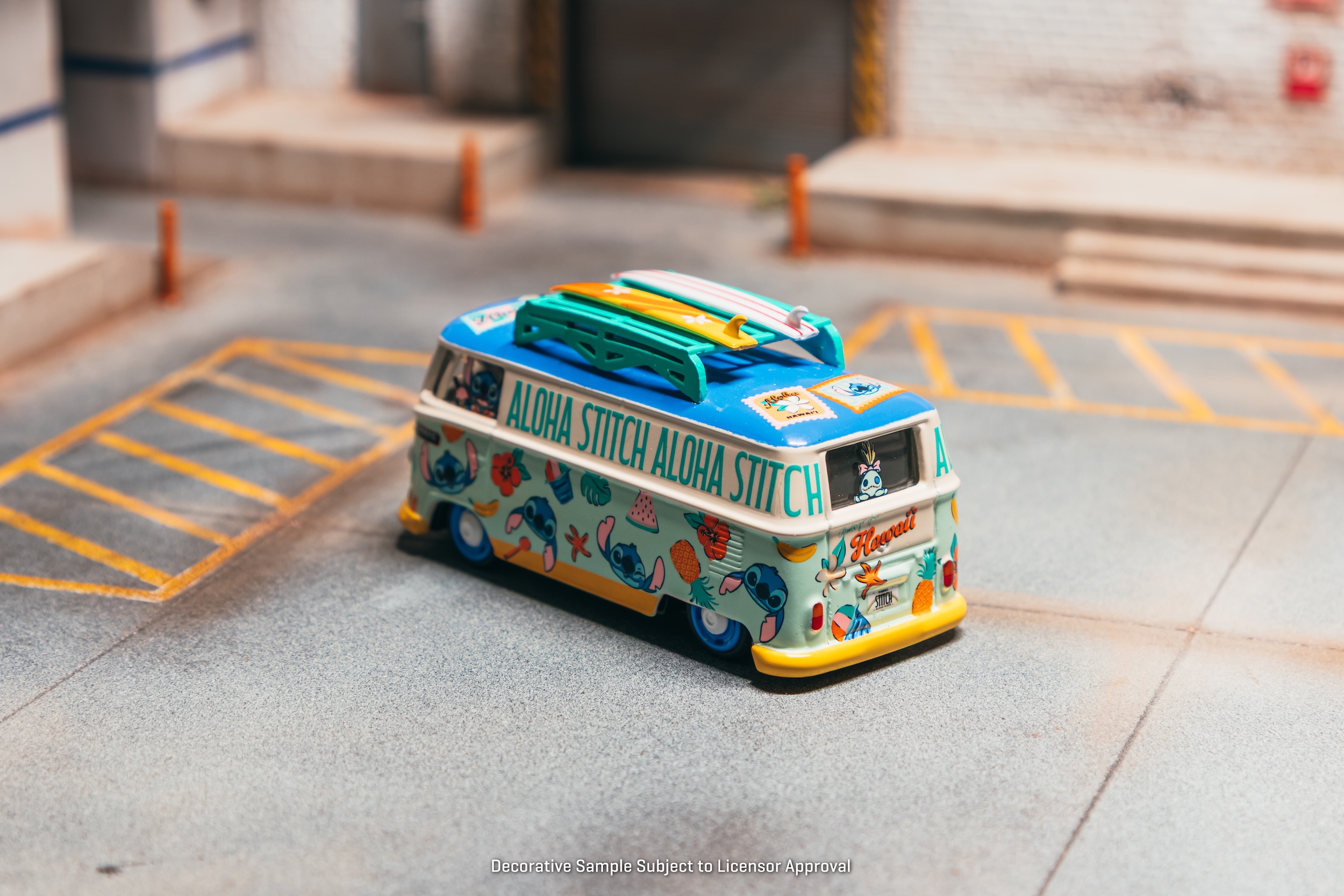 Volkswagen Transporter T1 Panel Van 2025 *Lilo & Stitch* 1:64 Tarmac