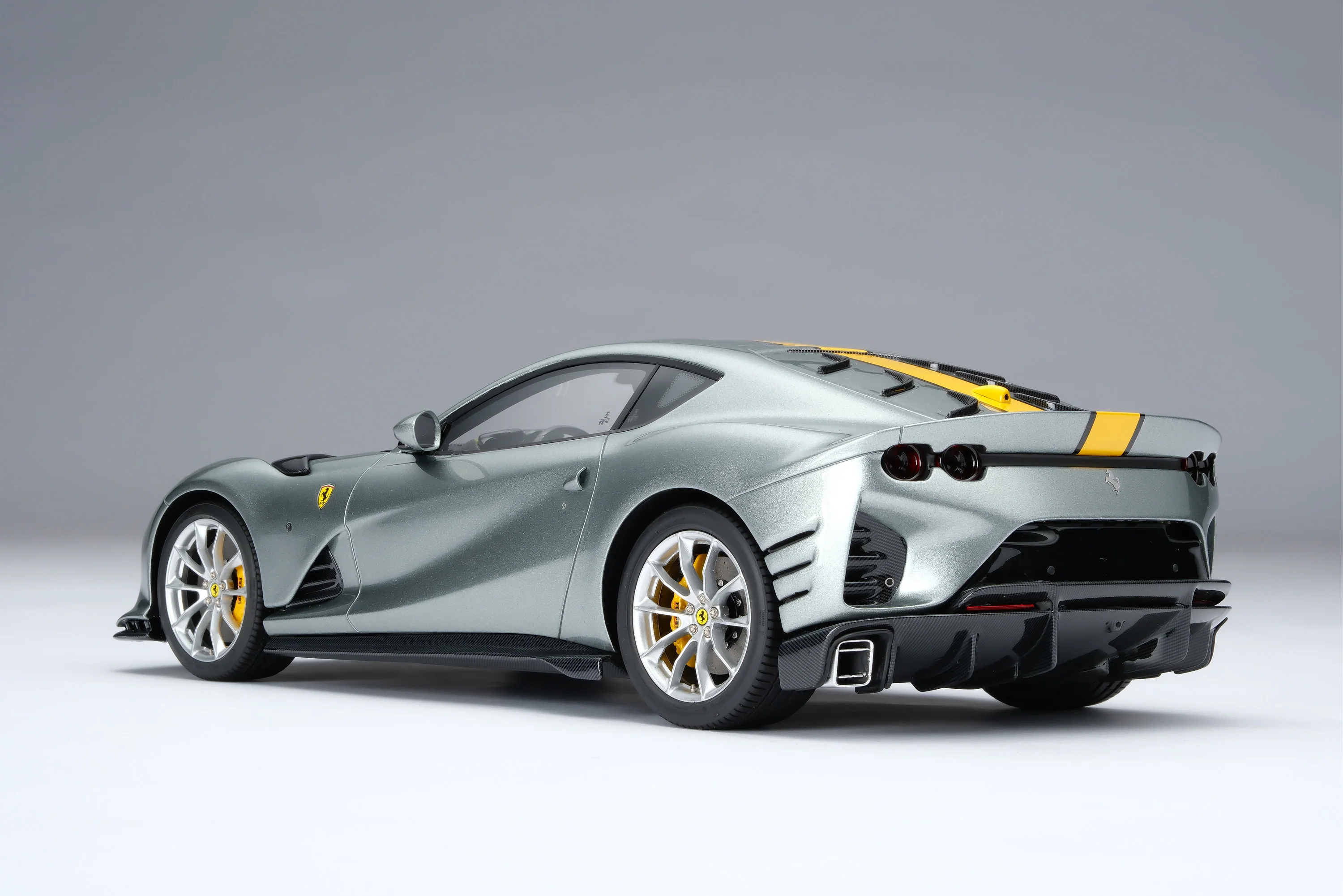 Ferrari 812 Competizione Grigio Coburn 1:18 Amalgam