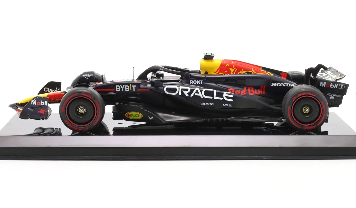 Oracle Red Bull Racing RB20 #1 M.Verstappen Formula 1 World Champion 2024 1:24 Premium Collectibles