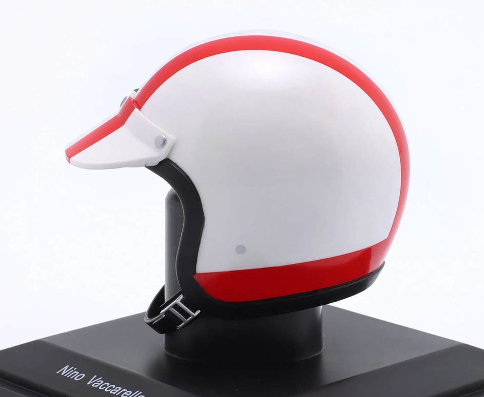 Helmet - Nino Vaccarella Scuderia Ferrari #3 2nd 1000km Monza 1970 1:5 Spark Editions