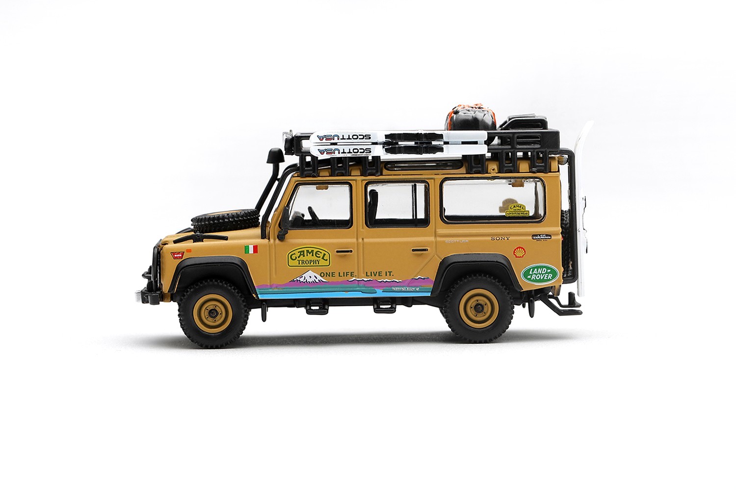 Land Rover Defender 110 Camel Trophy Team Italy F.Pistoni/M.Oprandi Tierra del Fuego CT24 1998 1:64 Mini GT
