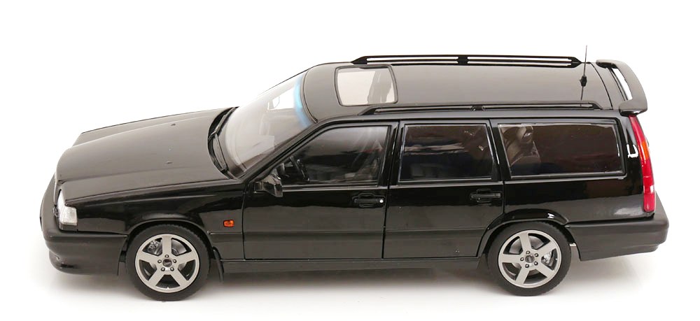 Volvo 850 T-5R Kombi 1994 black 1:18 Norev