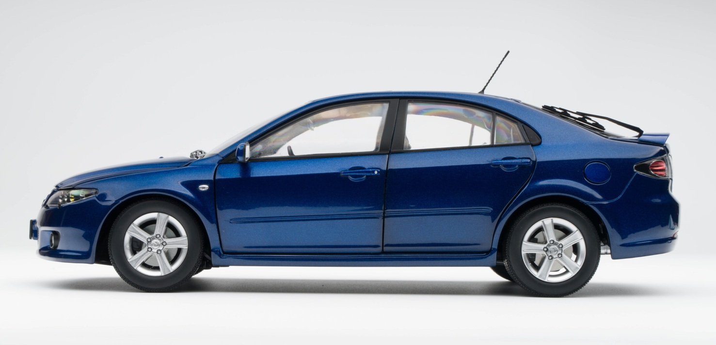 Mazda 3 Sport dark blue 1:18 Sun Star