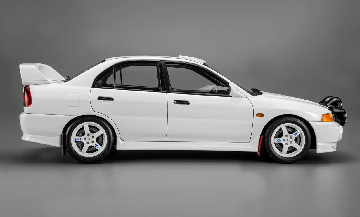 Mitsubishi Lancer EVO IV GSR Base Rally 1999 1:18 Motorhelix