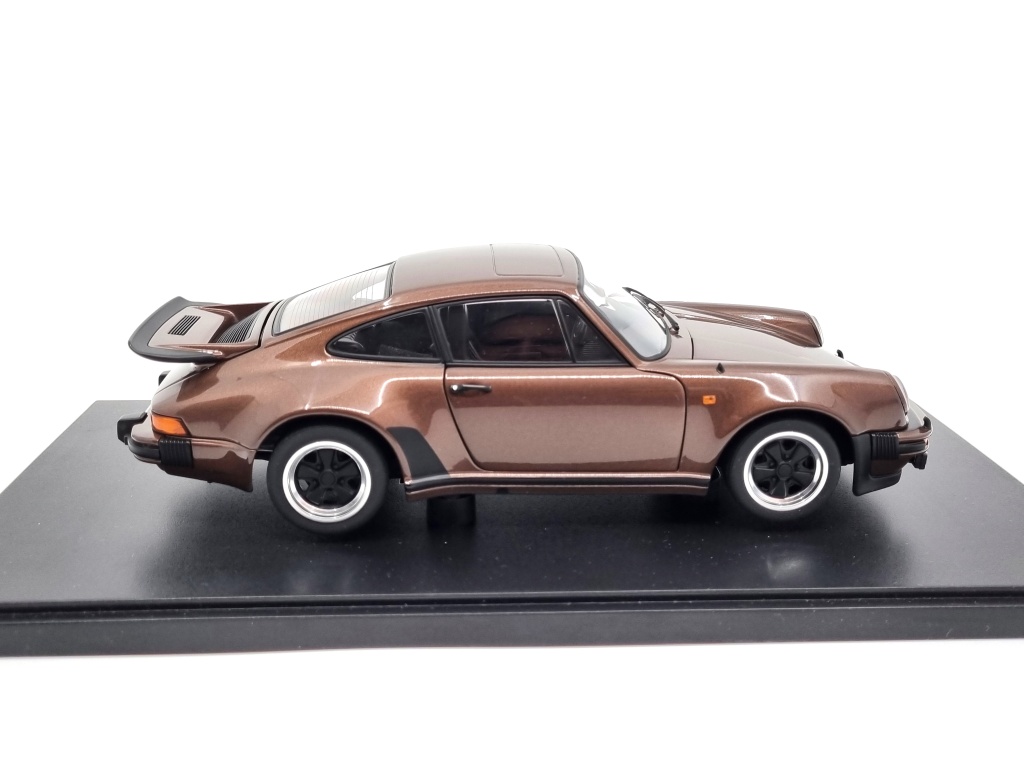 Porsche 911 Turbo 3.0 1:18 AUTOart