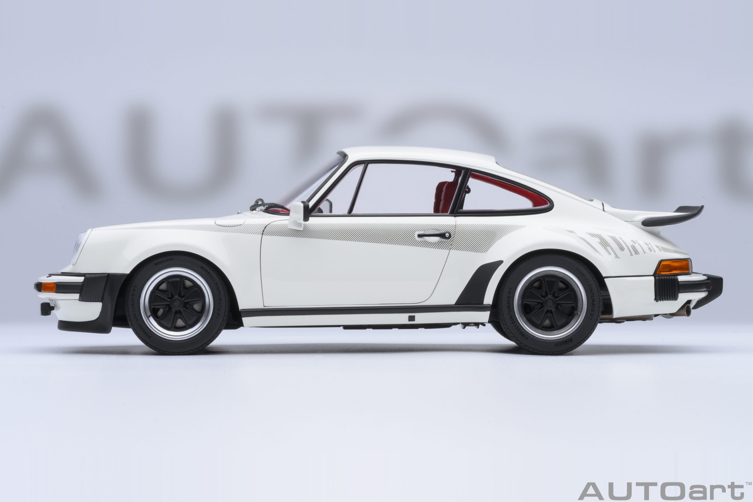 Porsche 911 930 Turbo 3.0 grand prix white 1:18 AUTOart