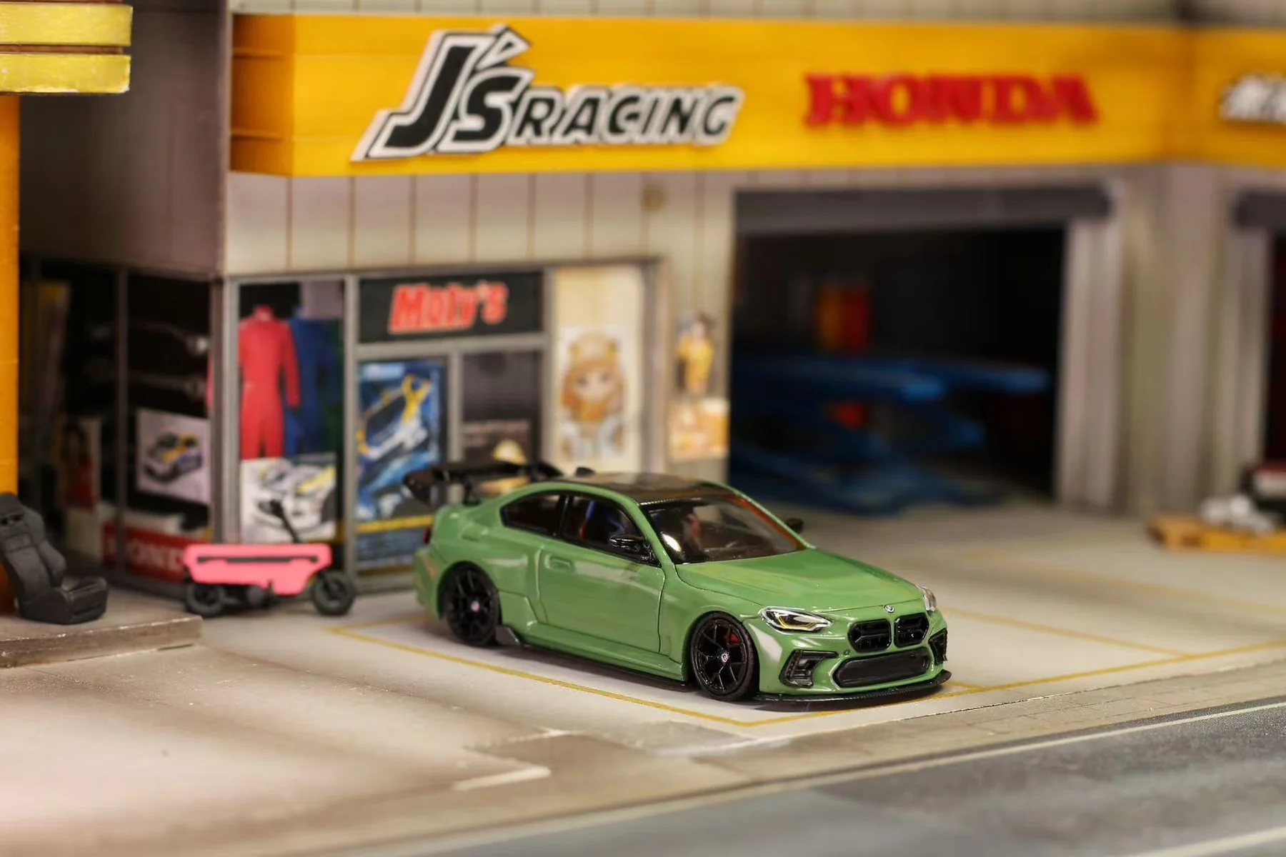 BMW G87 M2 ADRO olive green 1:64 Street Weapon
