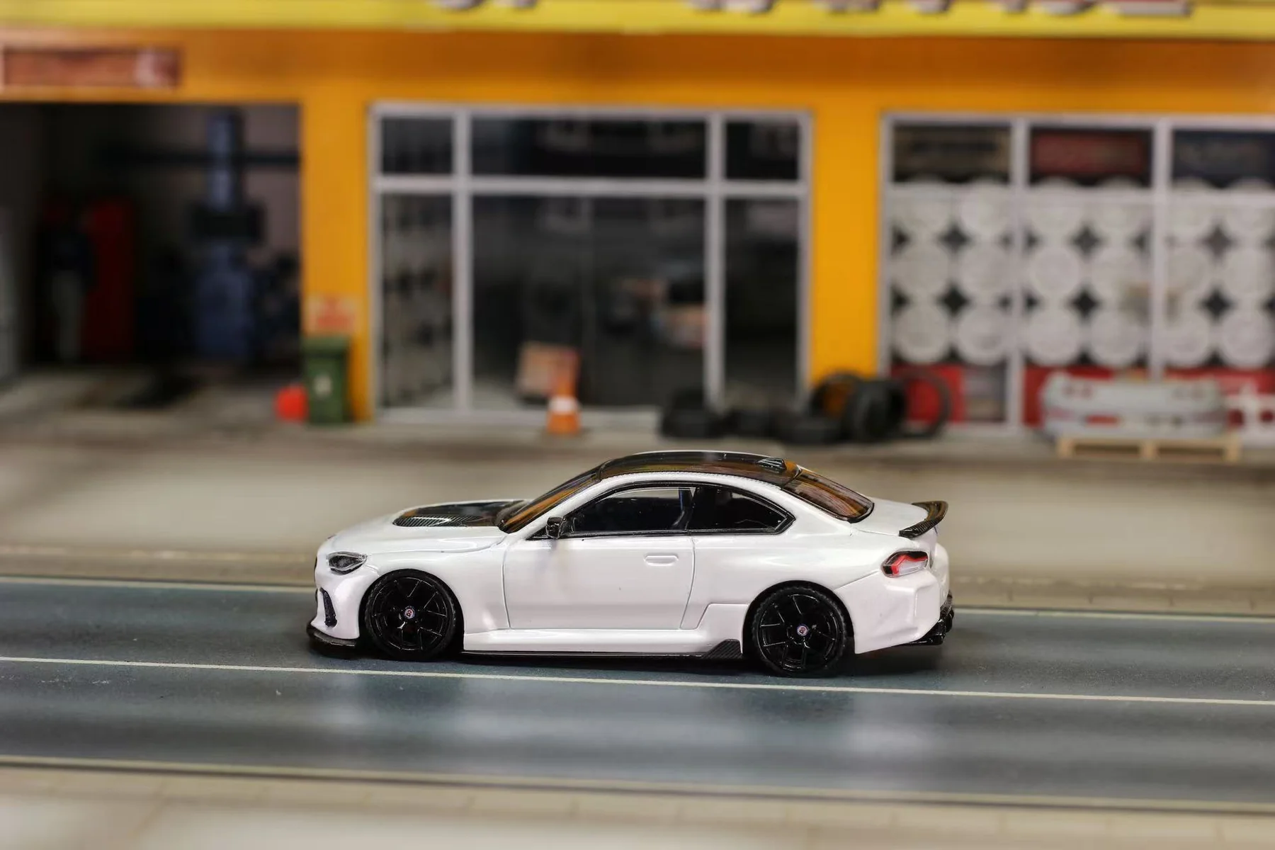 BMW G87 M2 ADRO pearl white 1:64 Street Weapon