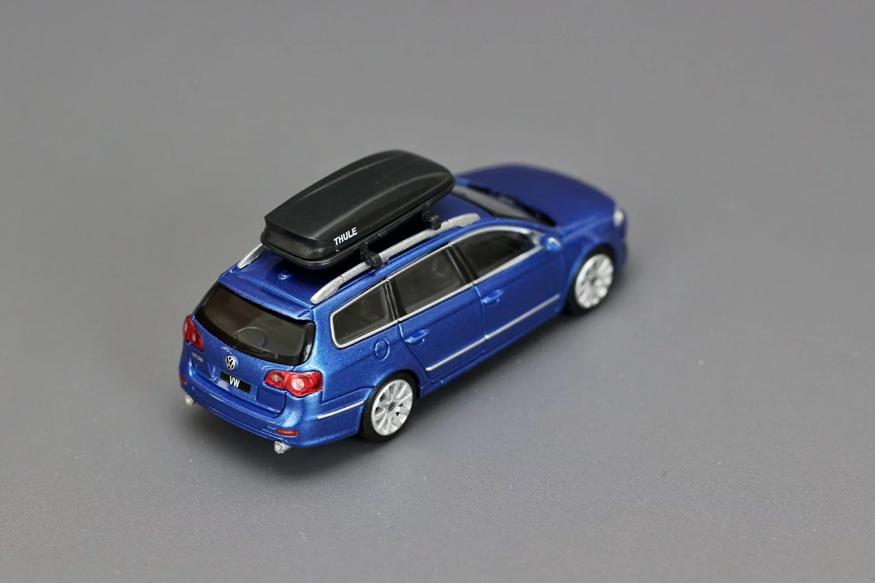 Volkswagen R36 Wagon blue 1:64 Street Weapon
