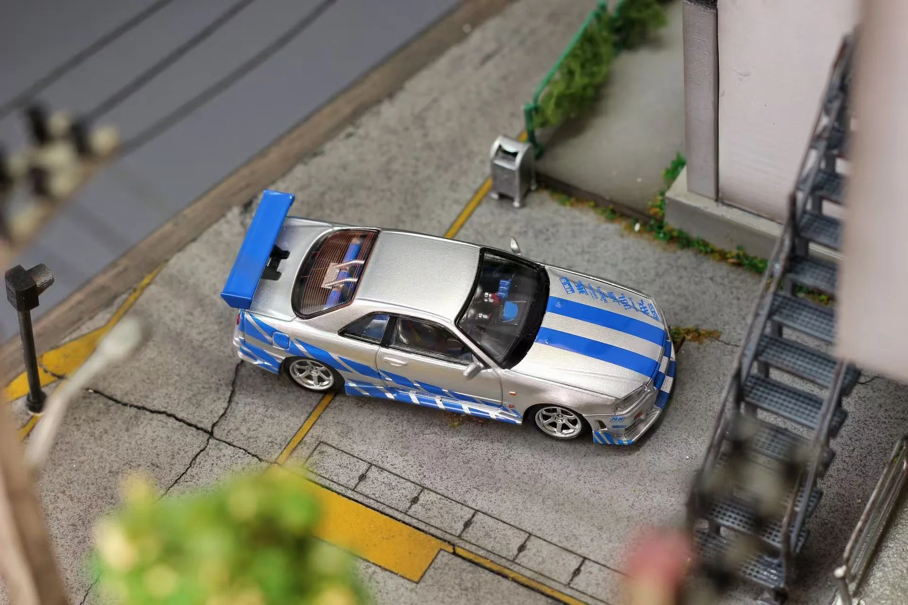Nissan ER34 Skyline *F&F* silver/blue 1:64 Street Weapon