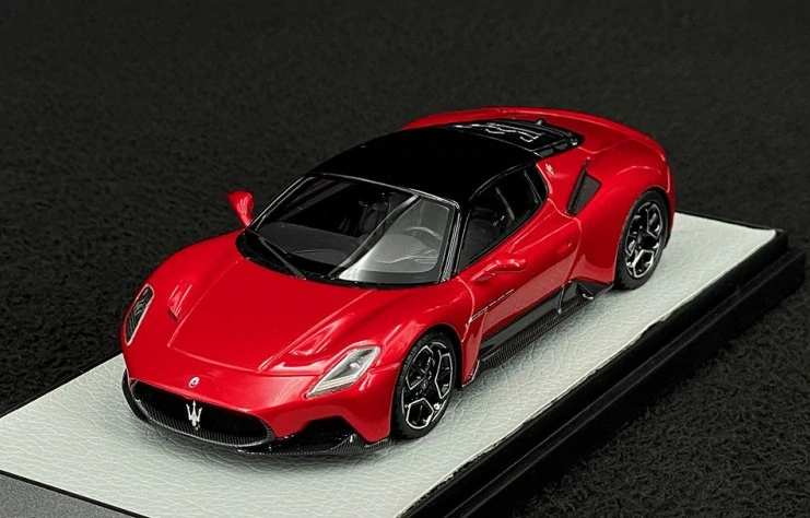 Maserati MC20 2020 red metallic/gloss black roof 1:43 B.B.R.