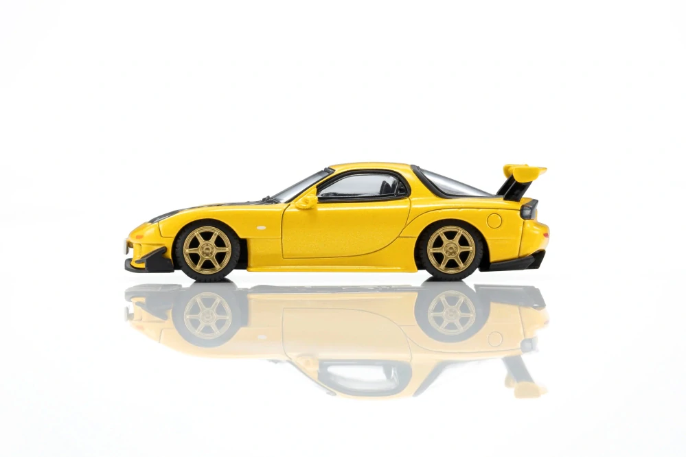 Mazda RX-7 (FD) *Initial D* 1995 With Led yellow/black 1:64 Kyosho